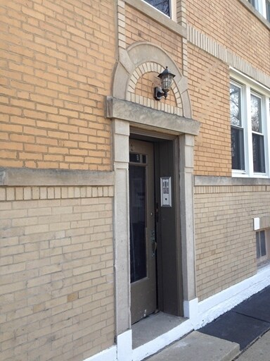 2435 W 72nd st - 7200 S Artesian Ave