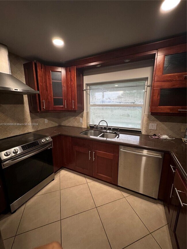 Building Photo - 1420 NW 87th Terrace