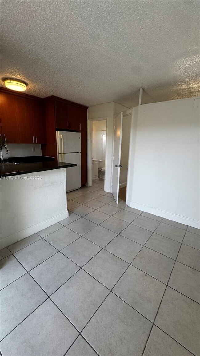 Foto del edificio - 4081 N Dixie Hwy