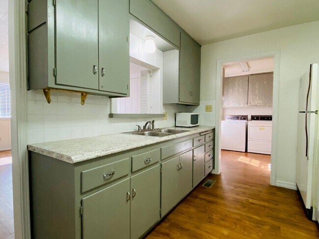 Foto del edificio - 3 bed 2 bath 1 car garage in The Village!