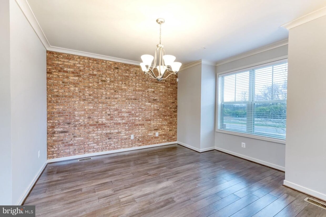 Foto principal - 22559 Clarksburg Rd