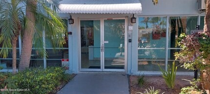 Building Photo - 221 Columbia Dr