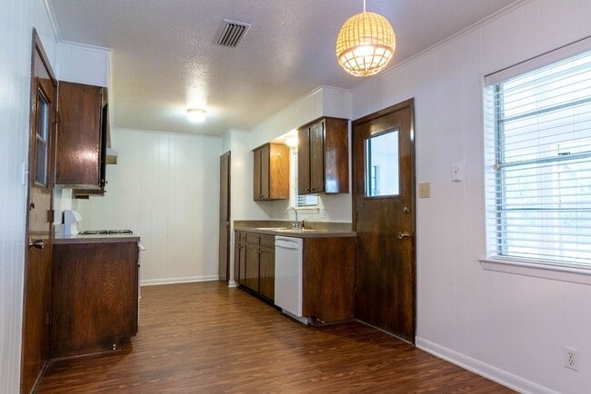 Building Photo - Great Home-Great Price!!!