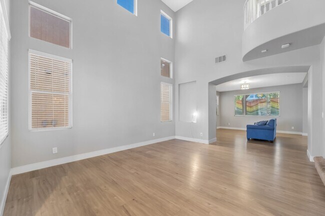 Building Photo - 9921 Canyon Peak Dr
