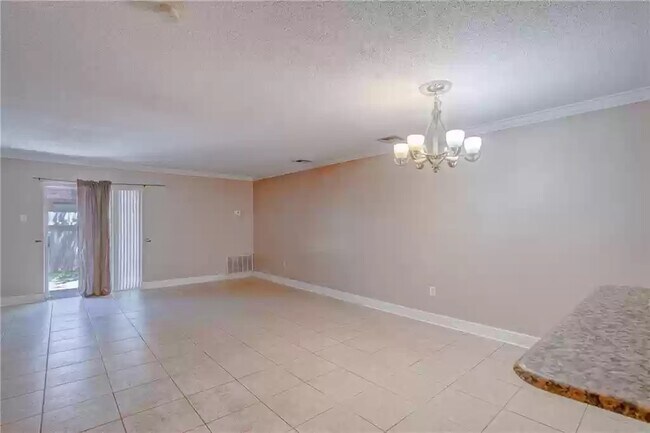 Living room - 1637 42nd St