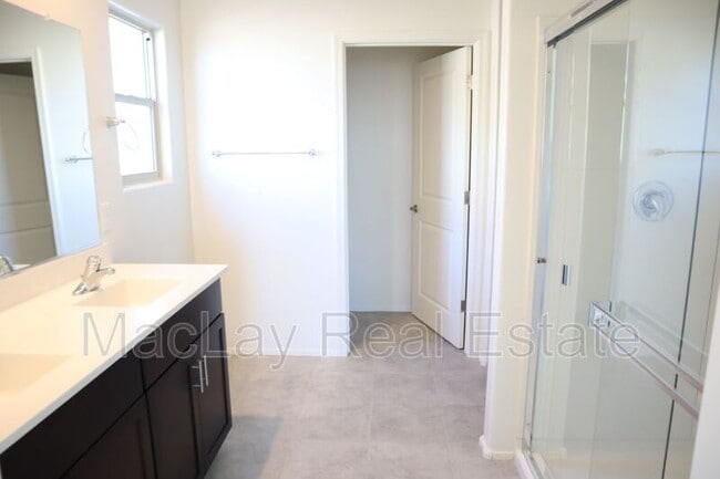 Building Photo - 10676 W Golson Dr