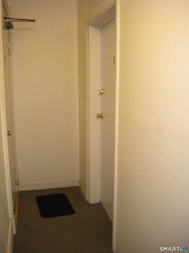 Building Photo - 382 Whitney Ave