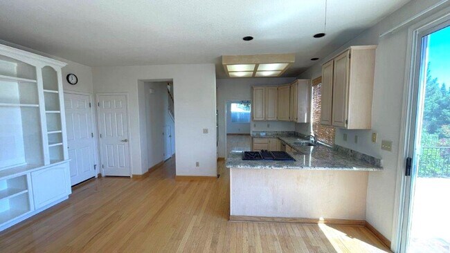 Foto del edificio - Martinez Beautiful 4 bedroom 3 bath home! ...