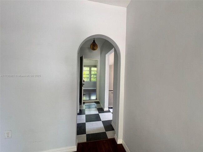 Foto del edificio - 315 NE 110th St