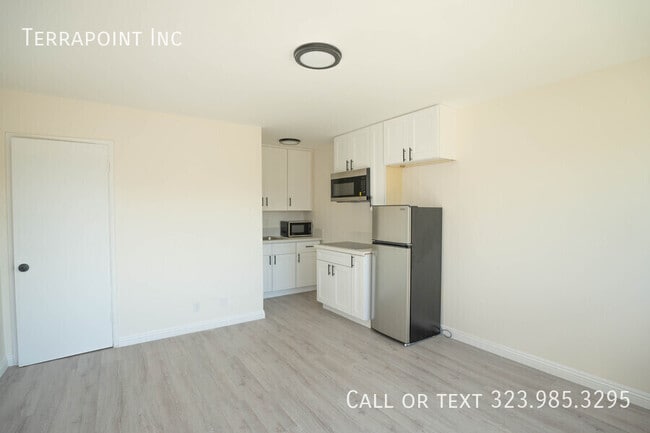 Photo - 825 W 167th St Apartment