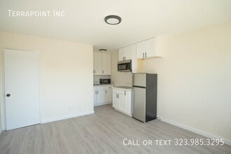 Building Photo - 825 W 167th St
