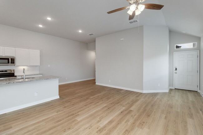 Foto del edificio - 335-339 Nespral Dr