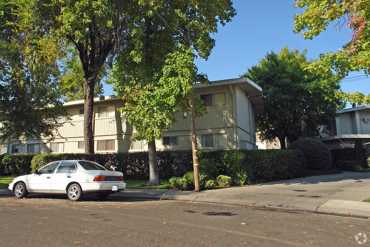 Primary Photo - Palms Apartments