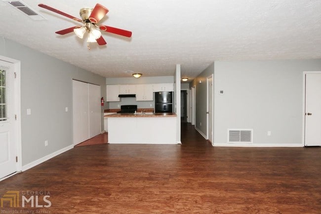 Building Photo - 8959 Ashwood Dr