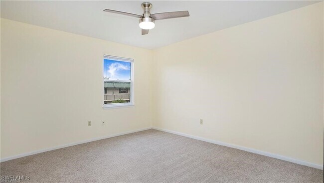 Building Photo - 600 Valley Stream Dr