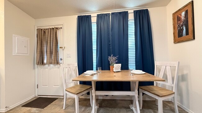 Building Photo - 1001 E Owens