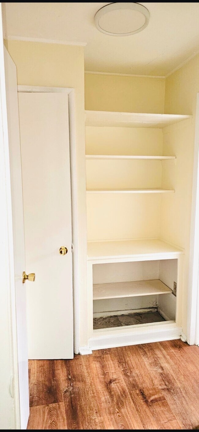 Foto del edificio - 124 Lucas Ave