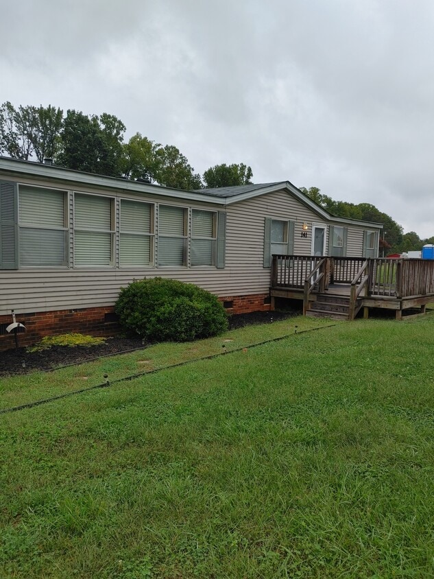 Primary Photo - 141 Hickory Nut Dr