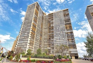 Building Photo - 300 Winston Dr
