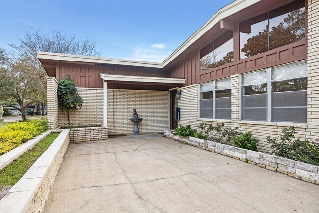 Foto del edificio - 3310 Longfield Cir