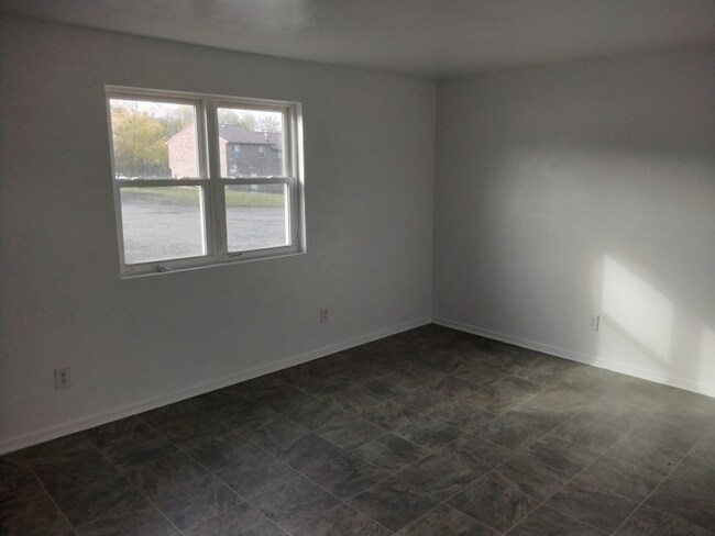 Building Photo - 174 Susan Dr