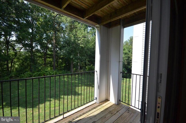 Building Photo - 10009 Vanderbilt Cir