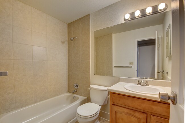 Foto del edificio - 2BR/2BA Charming Condo in Denver!