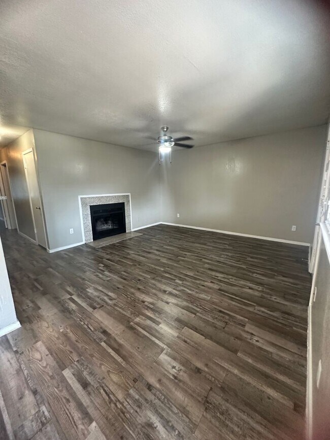 Building Photo - 1719 Park Vista Dr