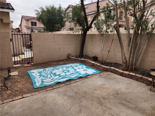 Foto del edificio - 9673 Belle Amour Ln
