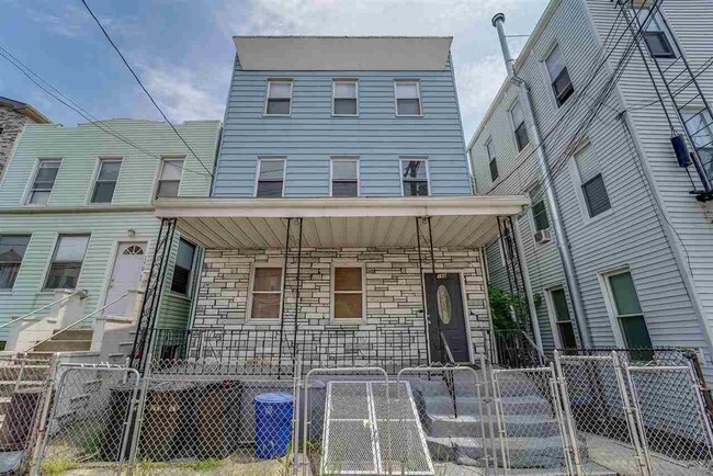 Building Photo - 188 Hancock Ave