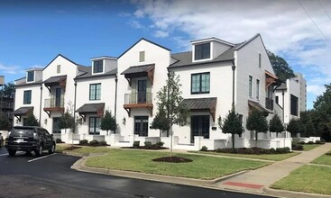 Building Photo - 2205 Paul W Bryant Dr