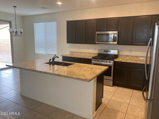 Building Photo - 826 W Nova Pl