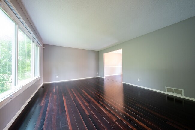 Foto del edificio - 5793 Turtle Lake Rd