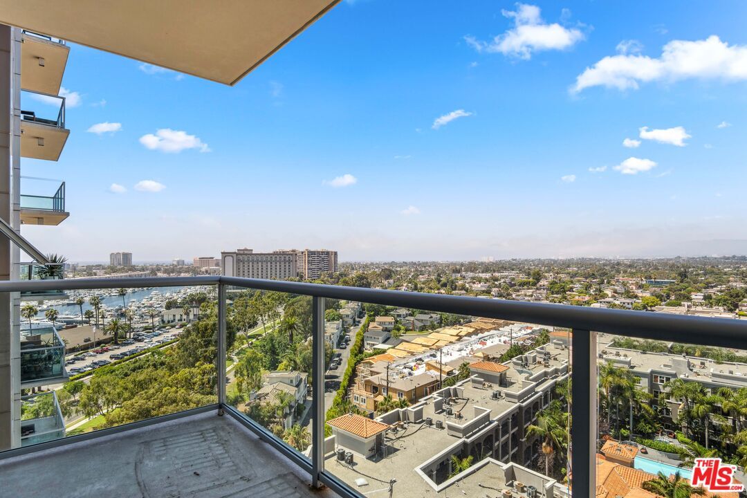 Primary Photo - 13700 Marina Pointe Dr