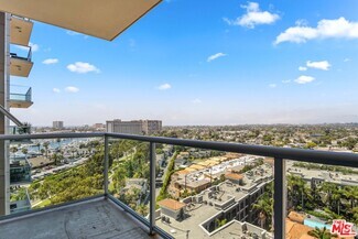 Building Photo - 13700 Marina Pointe Dr
