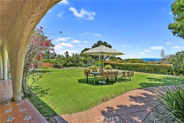 Foto del edificio - 7161 Grasswood Ave