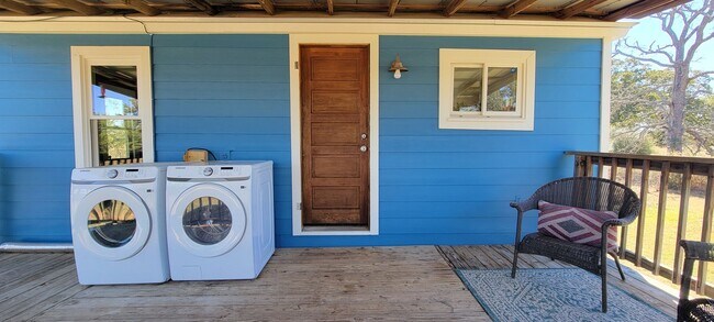 Foto del edificio - 2/1 Farmhouse in Smithville TX