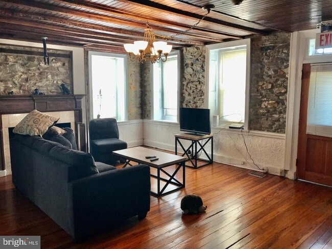 Building Photo - 970 Durham Rd