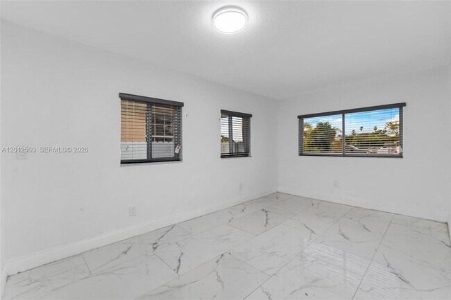 Building Photo - 4520 SW 25th St