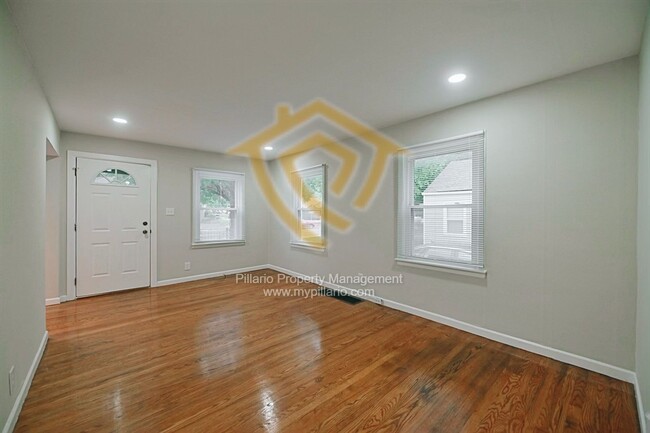 Building Photo - A beautifully renovated 2-bedroom, 2-bathr...