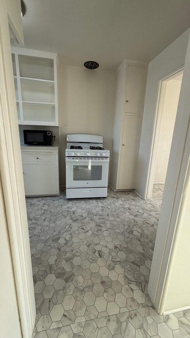 Building Photo - 4400 N Lakewood Blvd