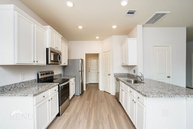 Building Photo - 25342 Shadowdale Dr