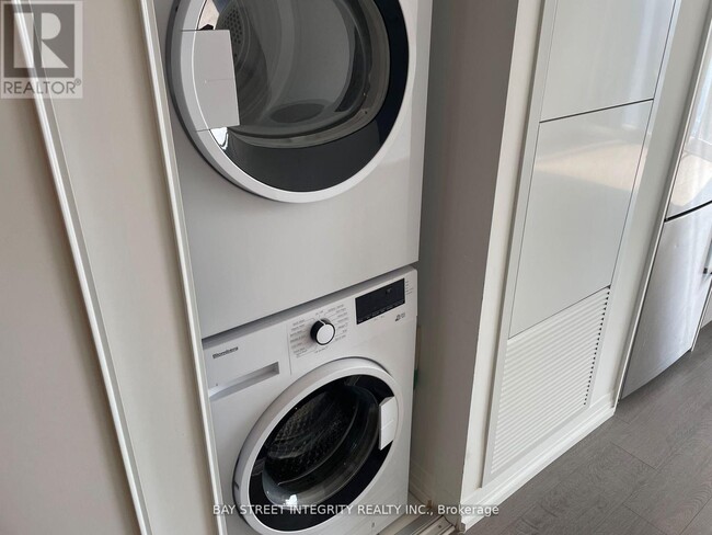 Building Photo - 251 Jarvis St