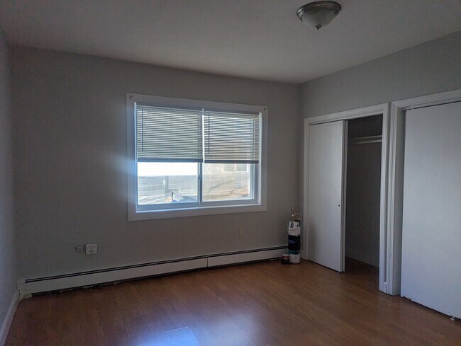 Foto del edificio - 581 Proctor Ave