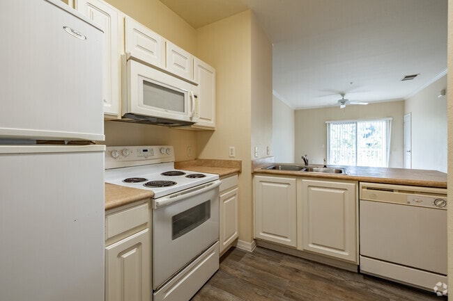 1BR, 1BA - 749SF - Kitchen - Banyan Senior