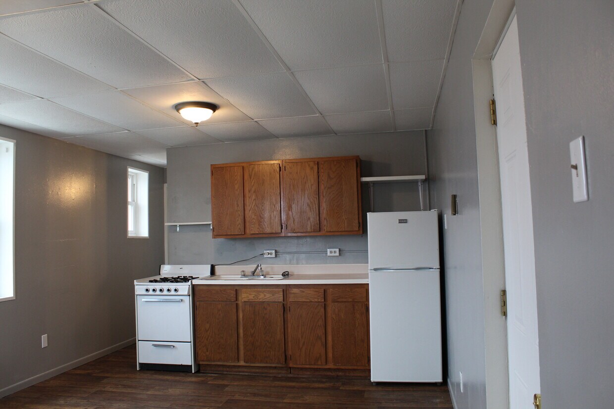 Primary Photo - 102 S Main St