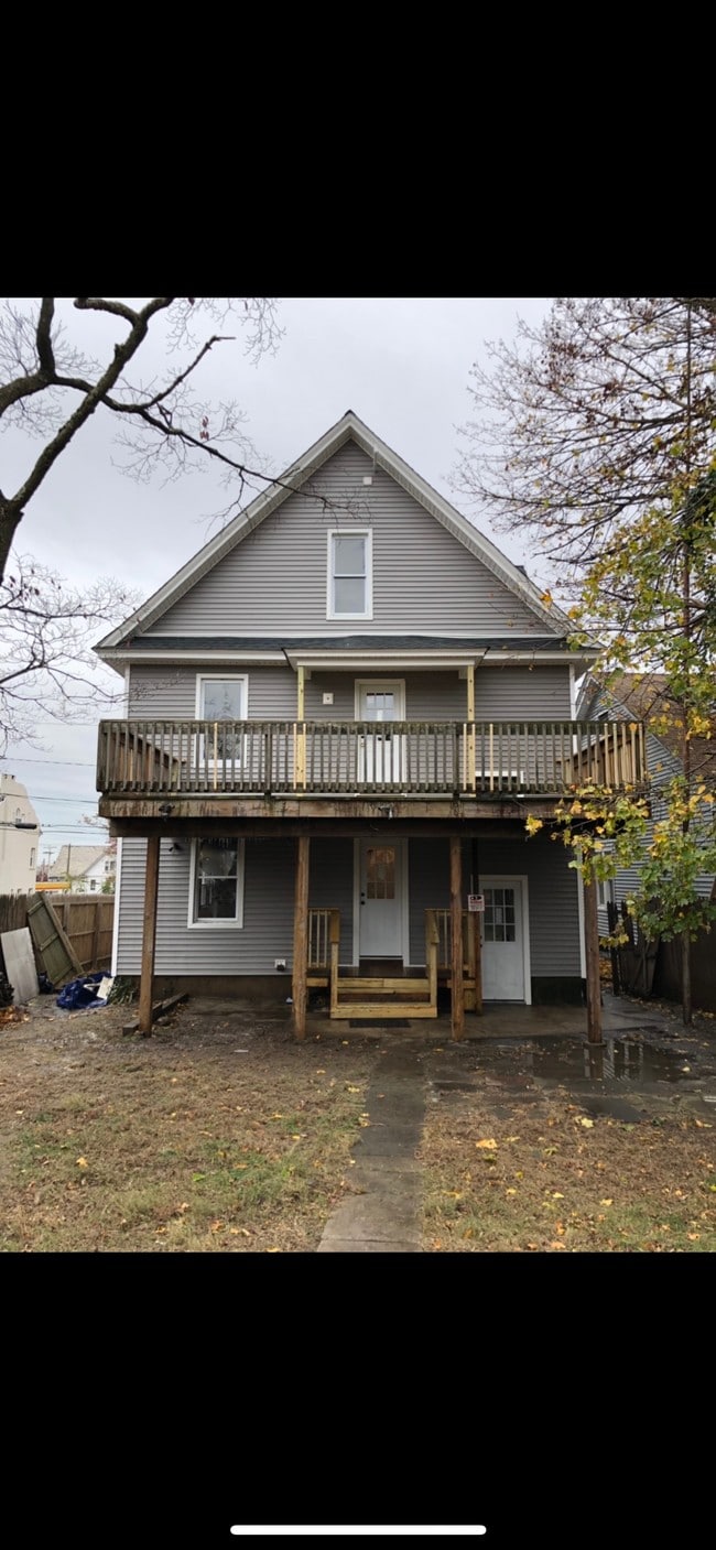 Building Photo - 236 Salem St