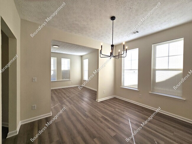 Foto del edificio - 4593 Parkway Cir