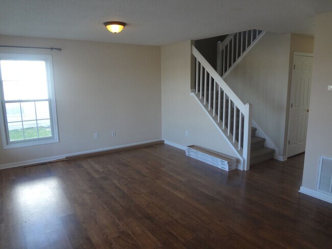 Foto del edificio - End Unit Townhouse at Liberty Square