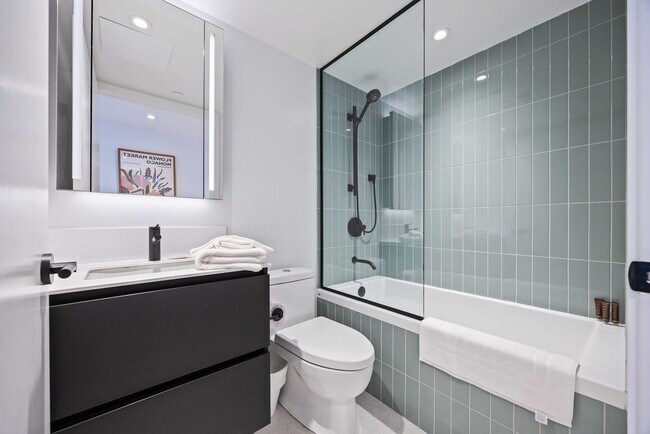 Building Photo - 225 Adelaide St W